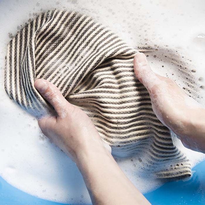 Spalarea hainelor nedeias